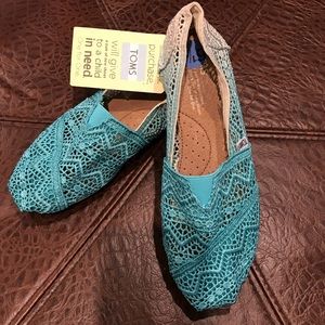 TOMS blue lace shoes